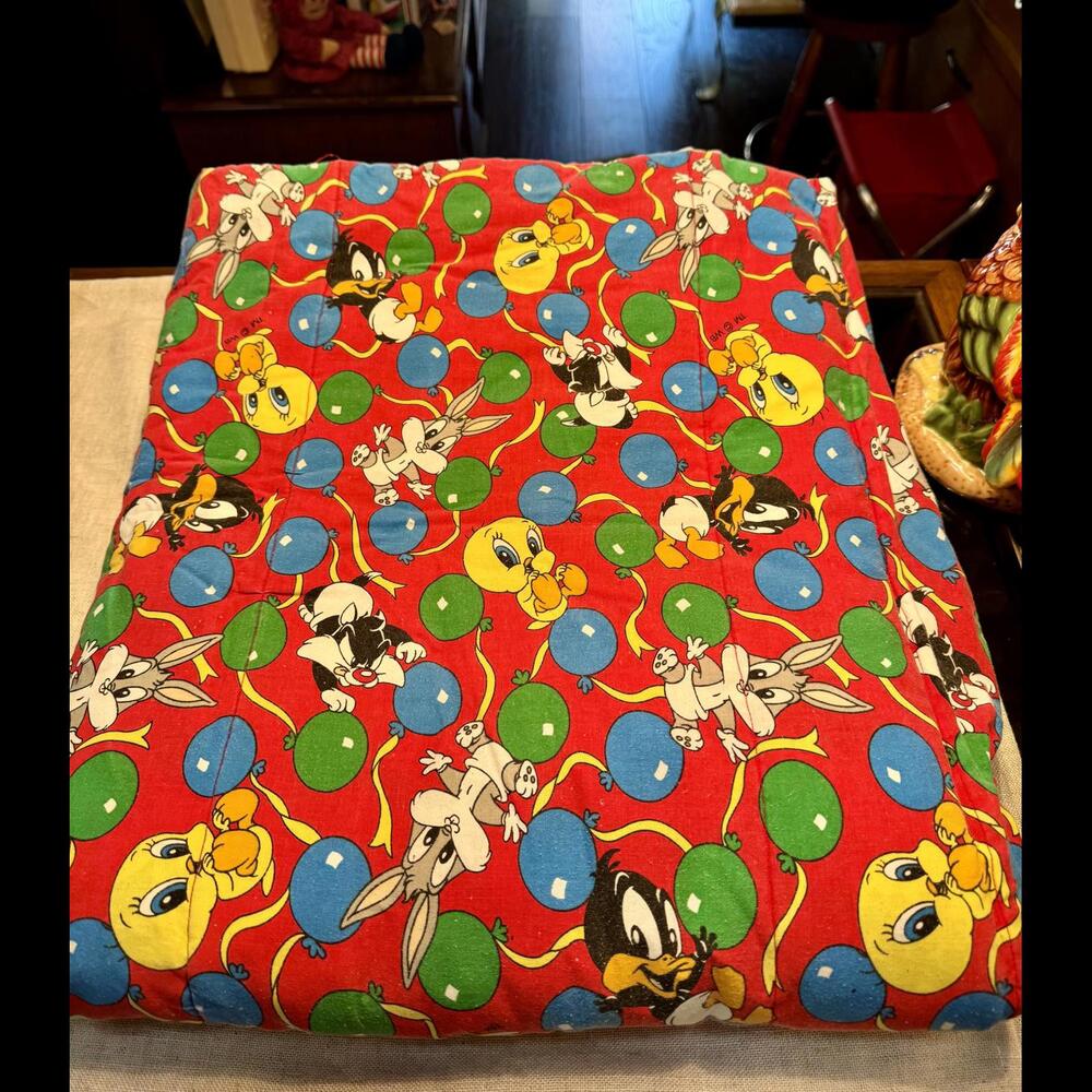 Vintage 1990s Looney Tunes Toddler Bed Comforter